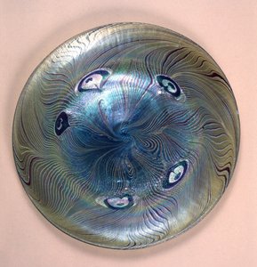 Tiffany favrile plate，纽约，1902年（玻璃）